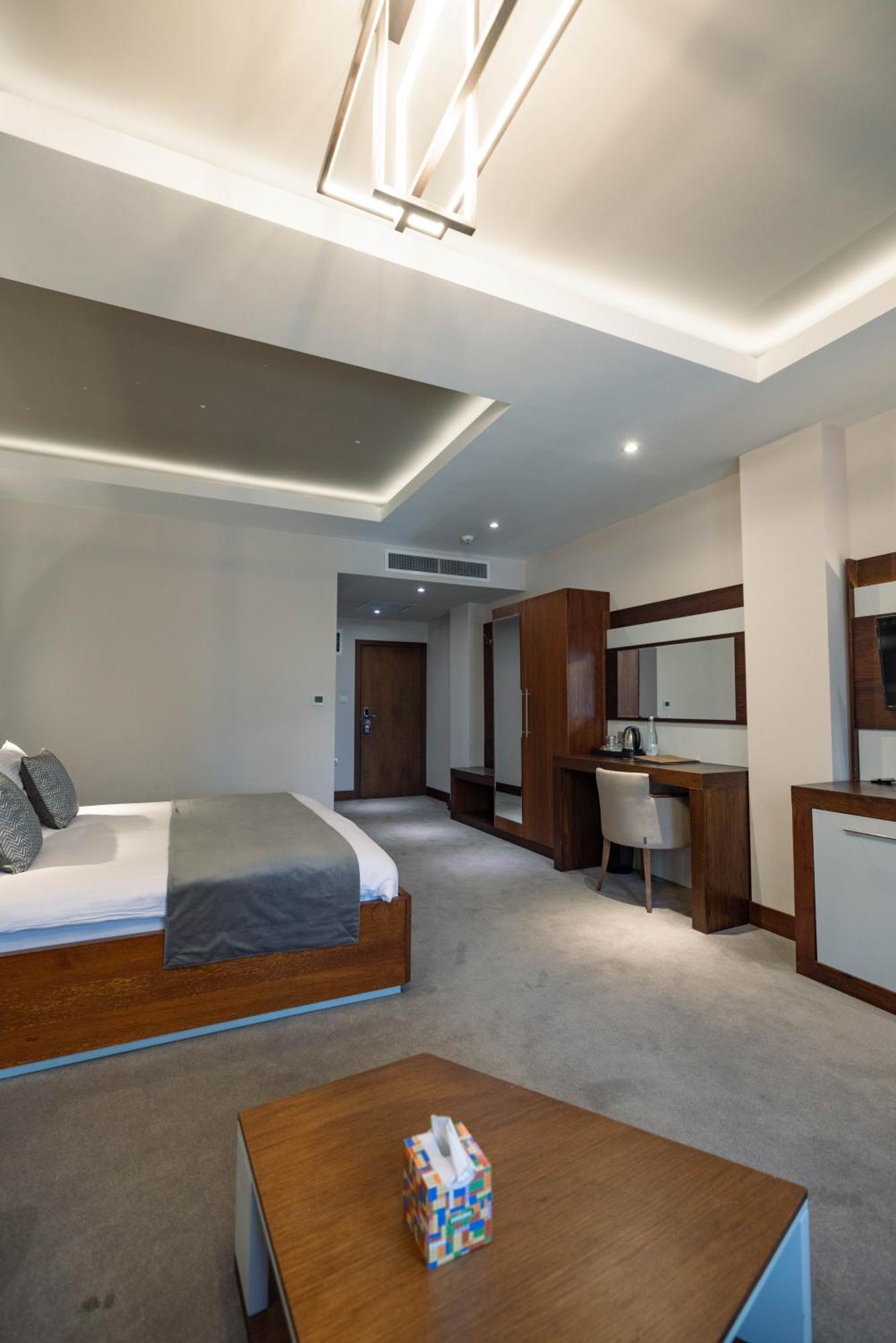 Hotel Prishtina Priştine Dış mekan fotoğraf