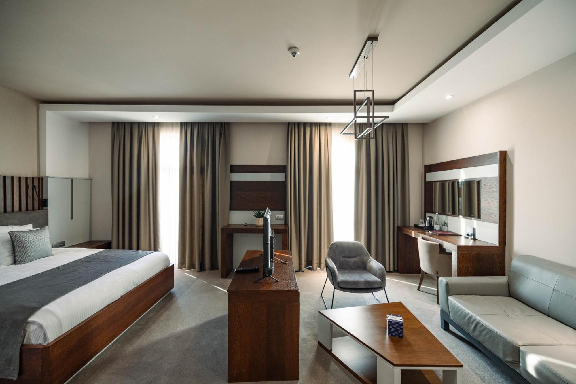 Hotel Prishtina Priştine Dış mekan fotoğraf